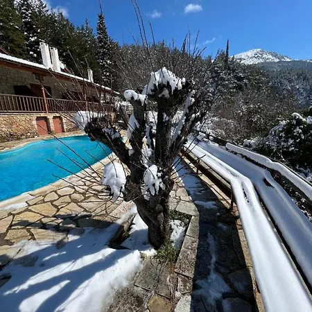 Chalet Royal Agia Varvara 샬레 아크라타