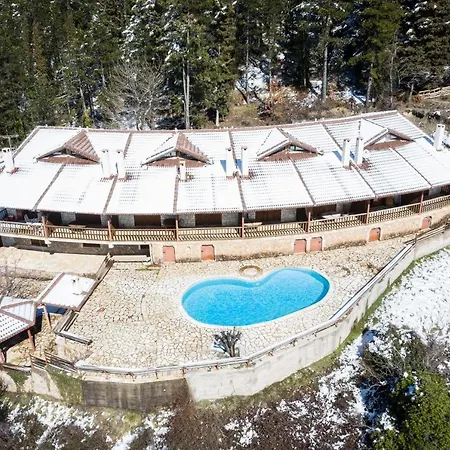 Chalet Royal Agia Varvara 샬레