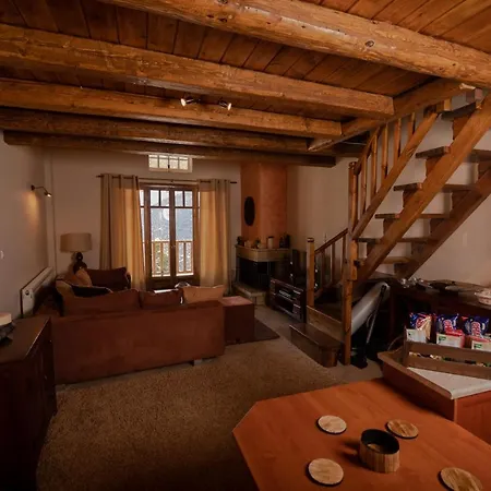 Chalet Royal Agia Varvara 샬레 *