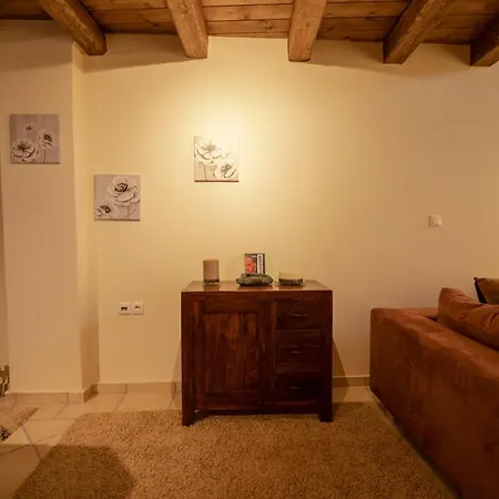 Chalet Royal Agia Varvara 샬레 아크라타