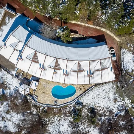 샬레 Chalet Royal Agia Varvara